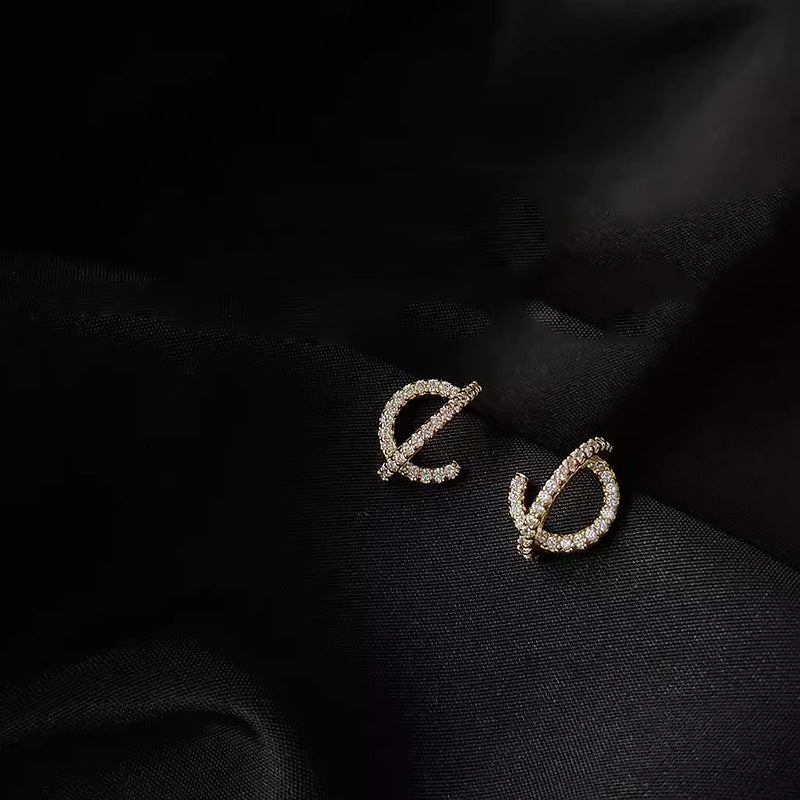 Kaunis Korvarengas ainutlaatuisella tyylillä