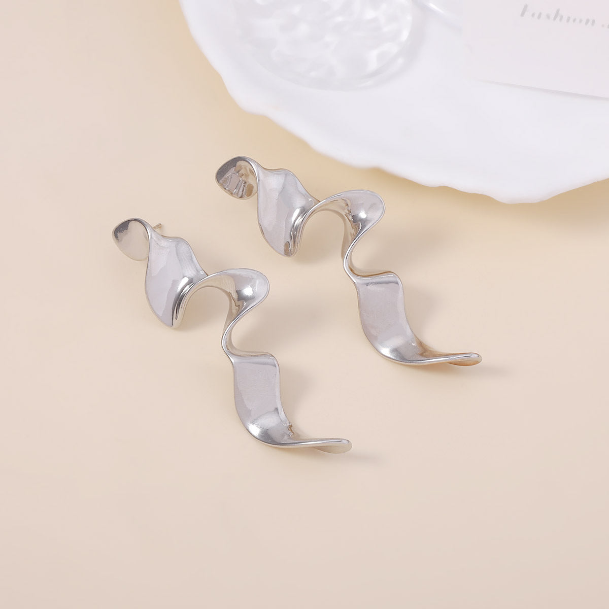 Klassinen Korvarengas ajattomalla viehätyksellä