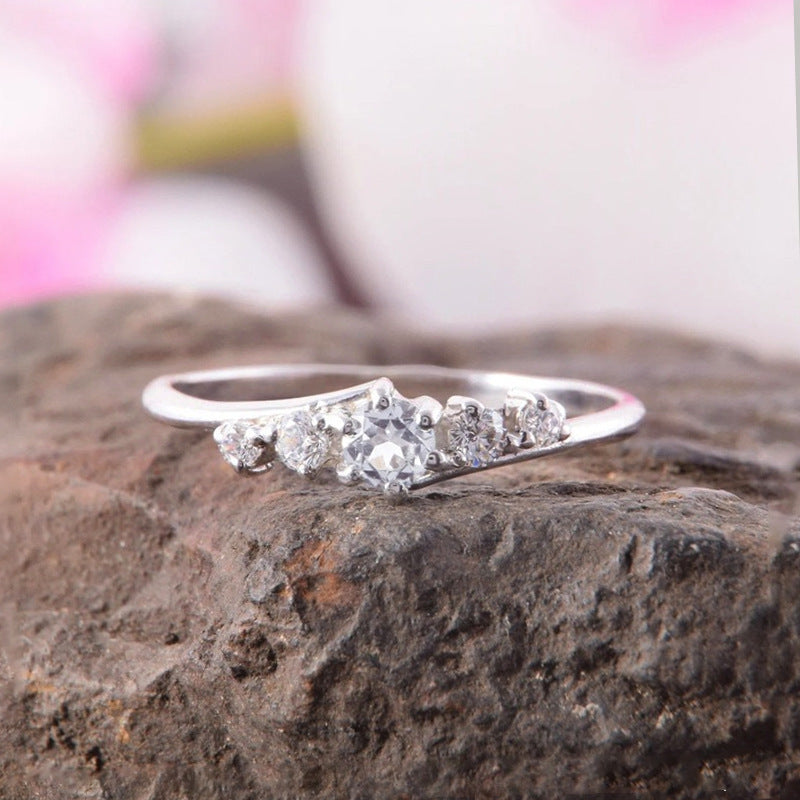 Elegantti Sormus jokaiseen tilaisuuteen