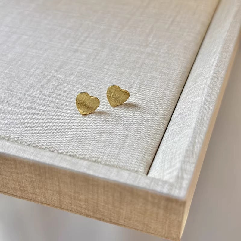 Kaunis Korvarengas ainutlaatuisella tyylillä