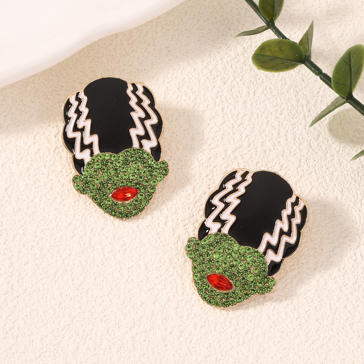 Kaunis Korvarengas ainutlaatuisella tyylillä