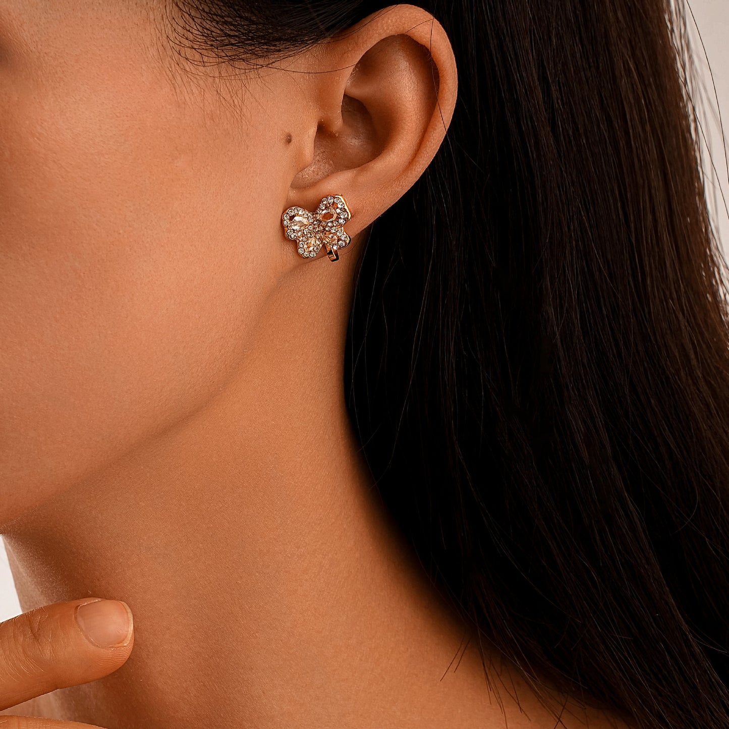 Klassinen Korvarengas ajattomalla viehätyksellä