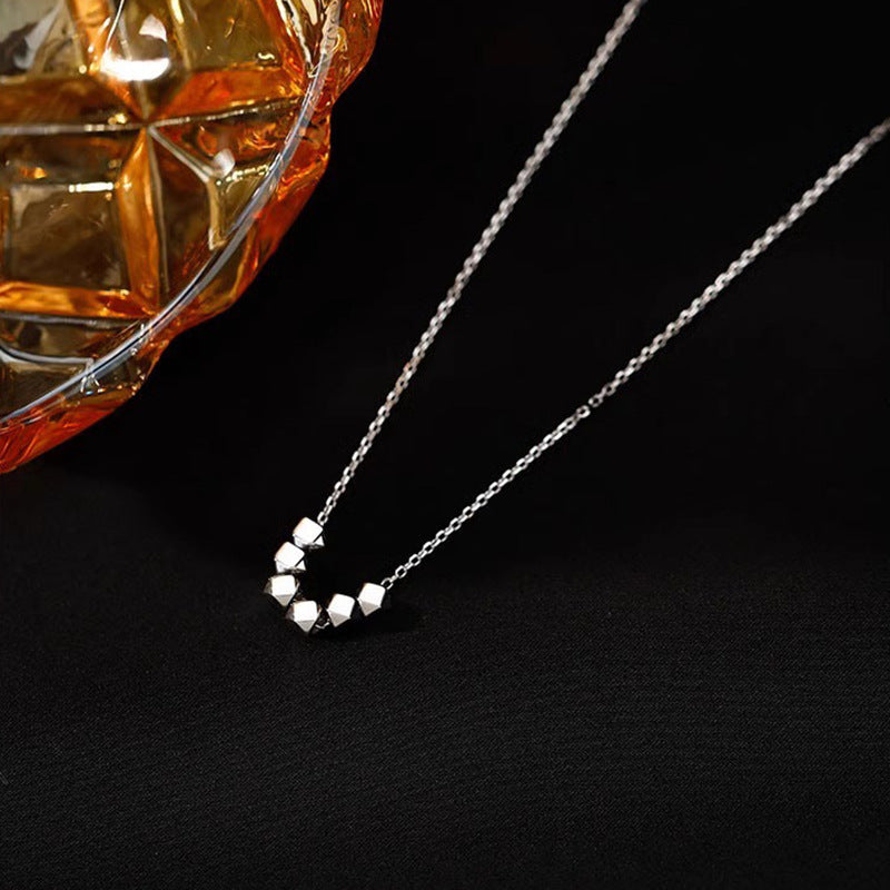 Hurmaava Kaulakoru jokaiseen tilaisuuteen