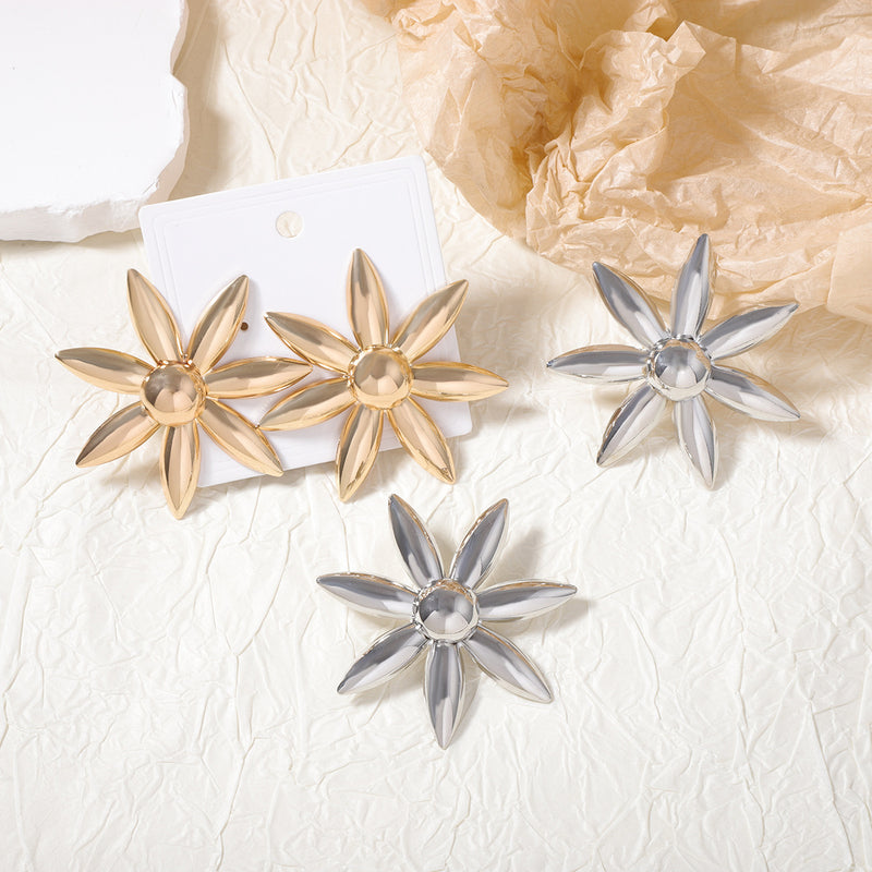 Kaunis Korvarengas ainutlaatuisella tyylillä