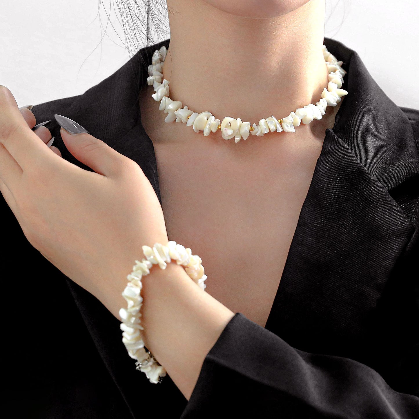 Klassinen Kaulakoru ajattomalla viehätyksellä