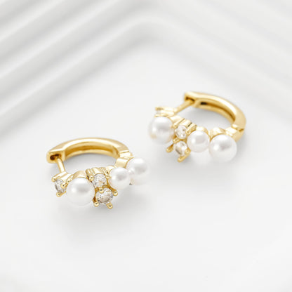 Kaunis Helmi Korvarengas ainutlaatuisella tyylillä