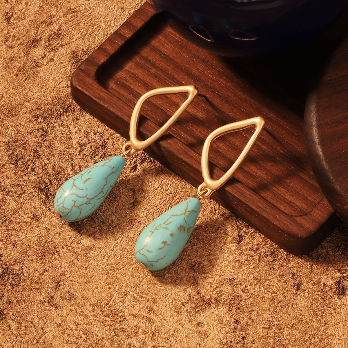 Klassinen Korvarengas ajattomalla viehätyksellä