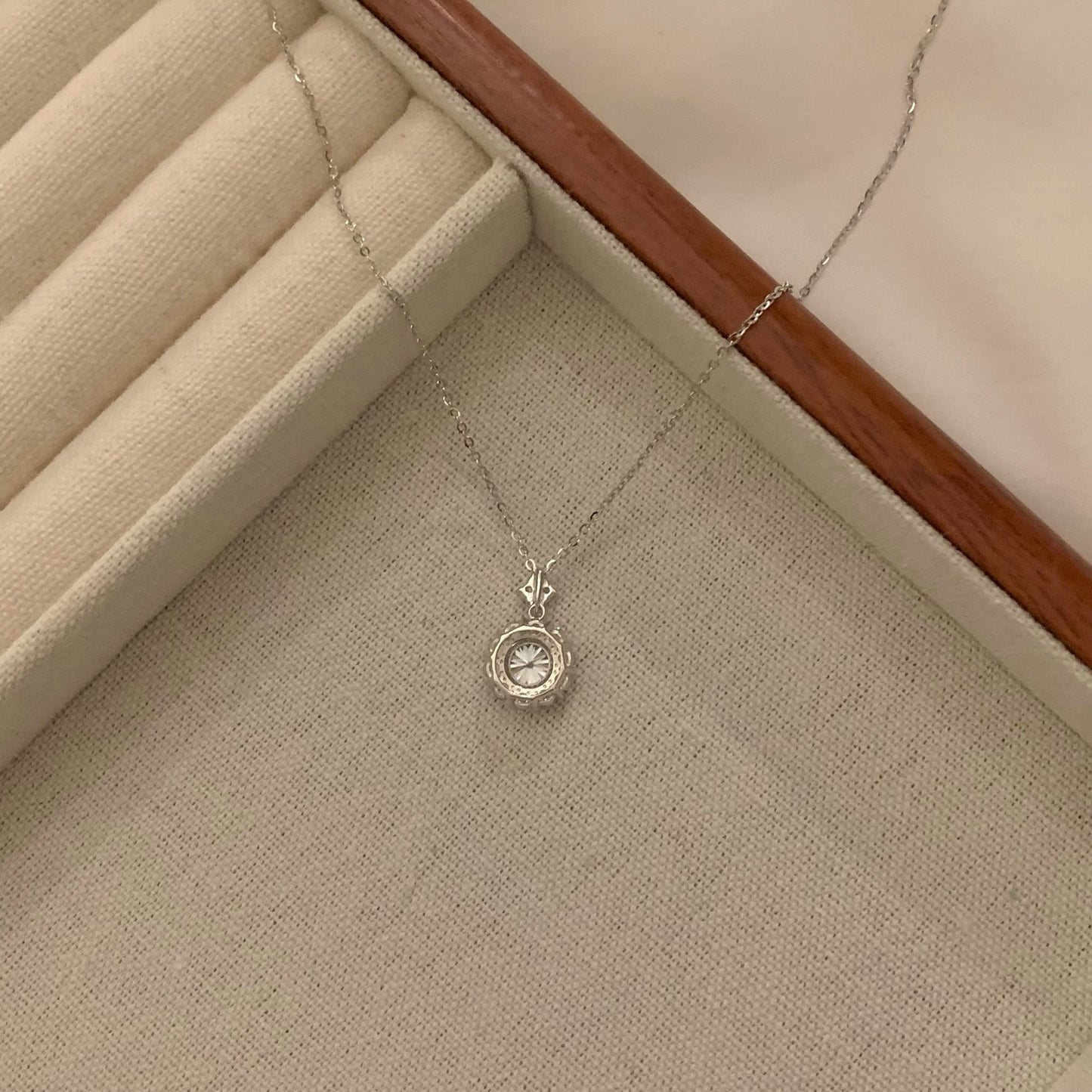 Käsintehty vintage Kaulakoru