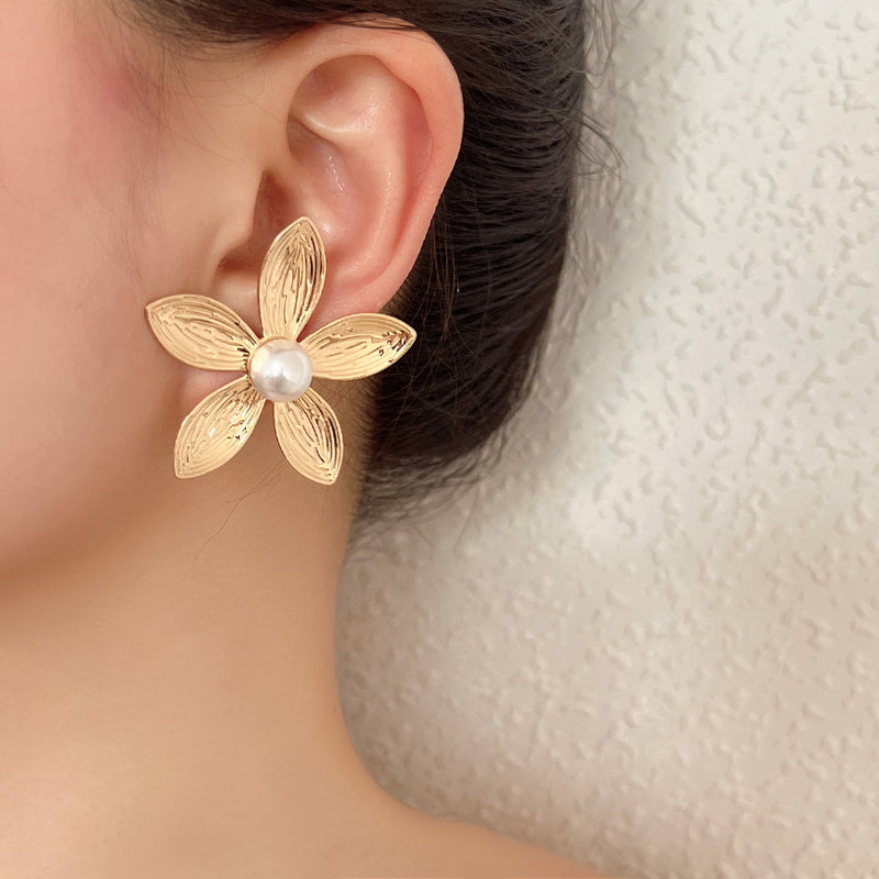 Elegantti Helmi Korvarengas jokaiseen tilaisuuteen