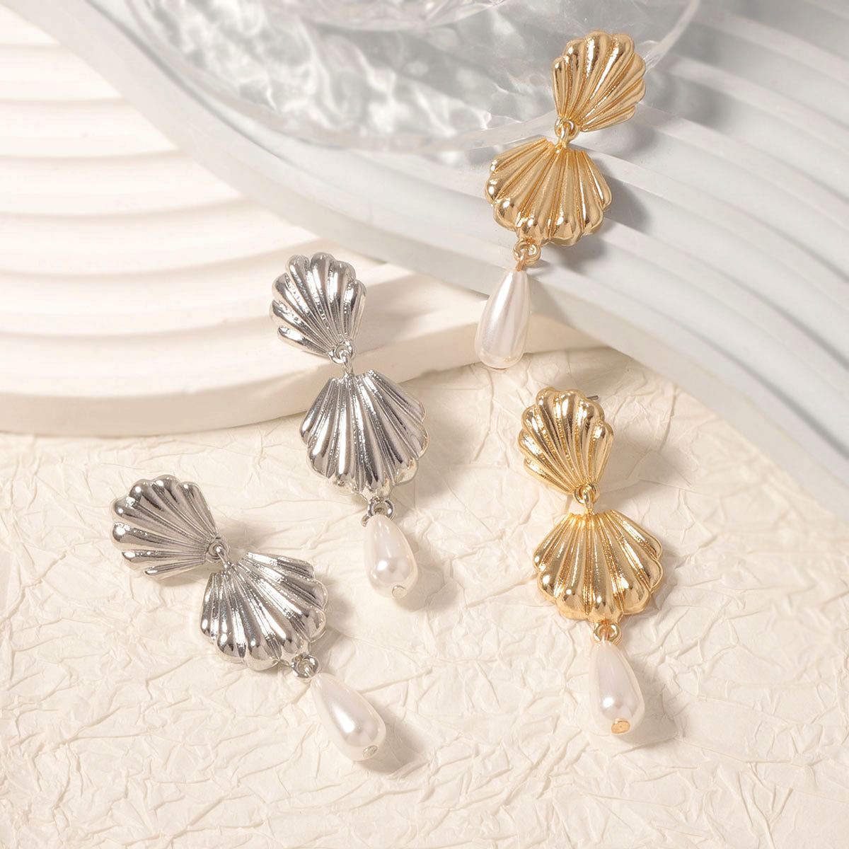 Klassinen Helmi Korvarengas ajattomalla viehätyksellä