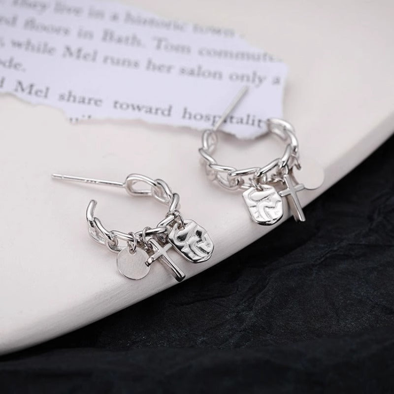 Kaunis Korvarengas ainutlaatuisella tyylillä