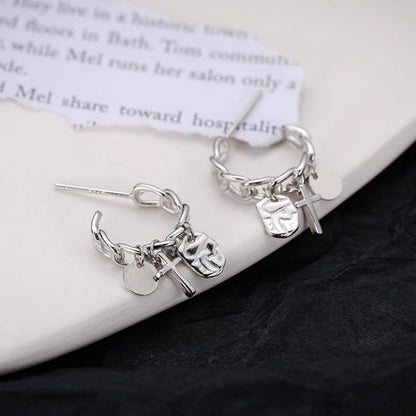 Kaunis Korvarengas ainutlaatuisella tyylillä