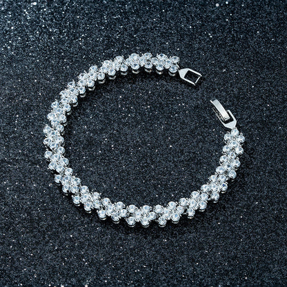 Klassinen Rannekoru ajattomalla viehätyksellä