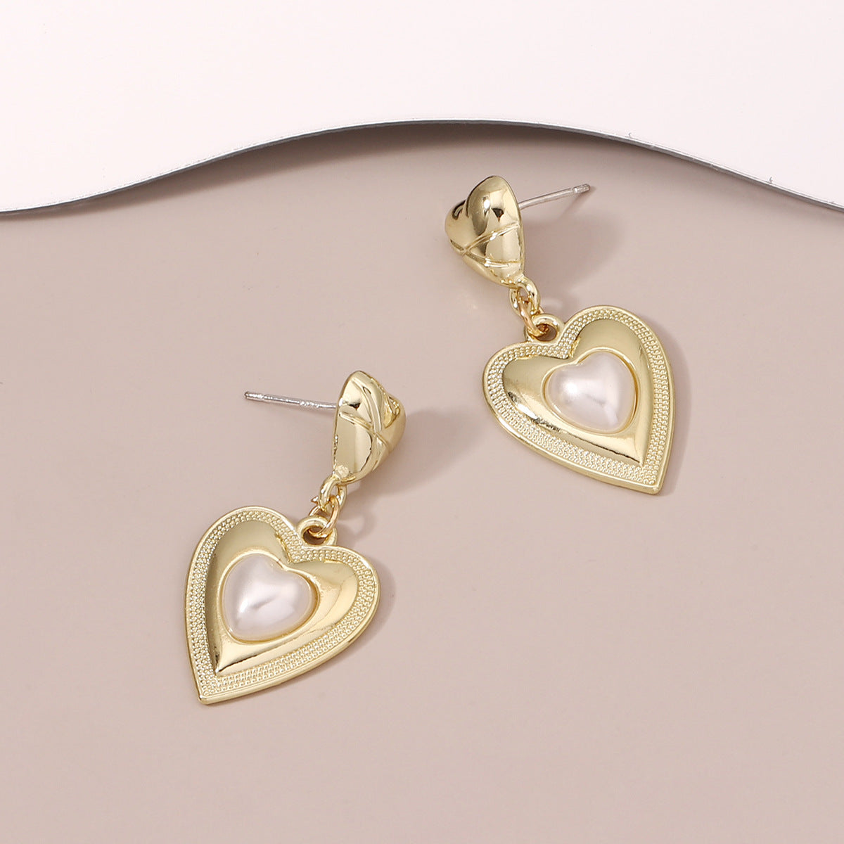 Elegantti Kulta Korvarengas jokaiseen tilaisuuteen