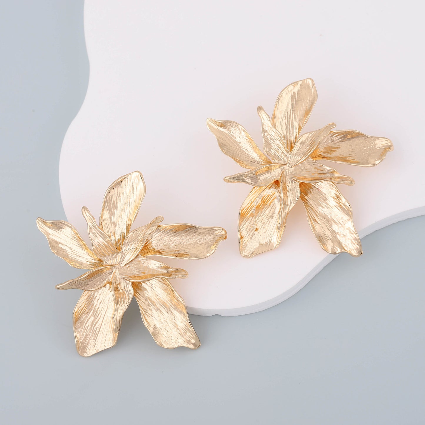 Klassinen Korvarengas ajattomalla viehätyksellä