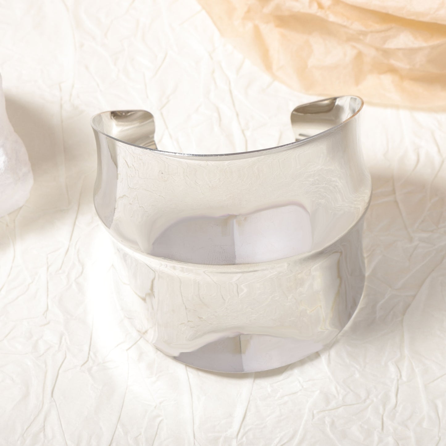 Klassinen Rannekoru ajattomalla viehätyksellä