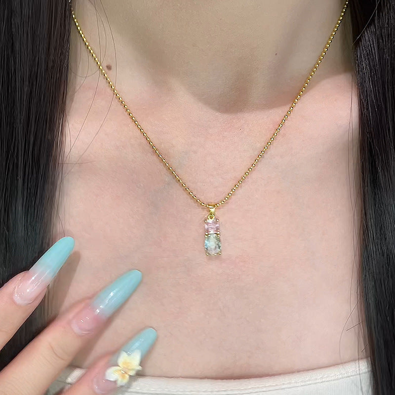 Klassinen Kaulakoru ajattomalla viehätyksellä