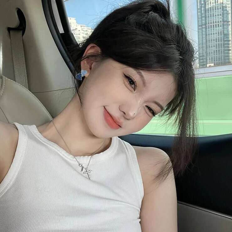 Kaunis Korvarengas ainutlaatuisella tyylillä