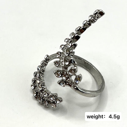 Kaunis Sormus ainutlaatuisella tyylillä