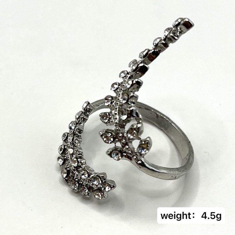 Kaunis Sormus ainutlaatuisella tyylillä