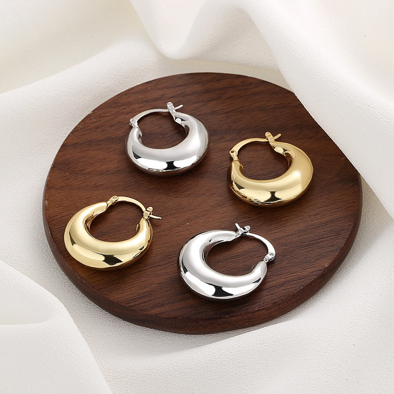 Kaunis Korvarengas ainutlaatuisella tyylillä