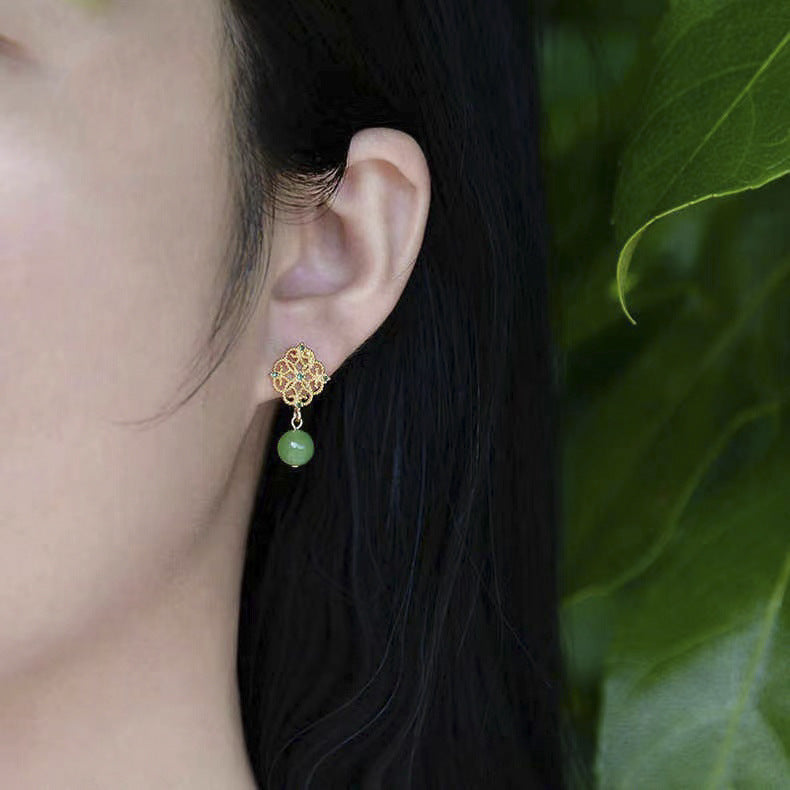 Klassinen Hopea Korvarengas ajattomalla viehätyksellä