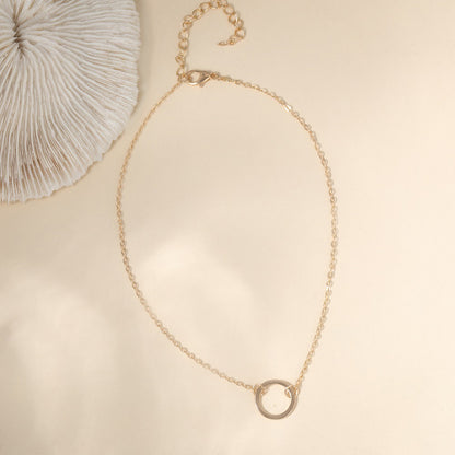 Klassinen Kulta Kaulakoru ajattomalla viehätyksellä