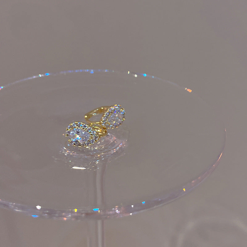 Klassinen Korvarengas ajattomalla viehätyksellä