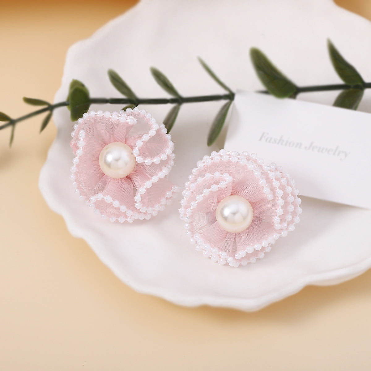 Hurmaava Helmi Korvarengas jokaiseen tilaisuuteen