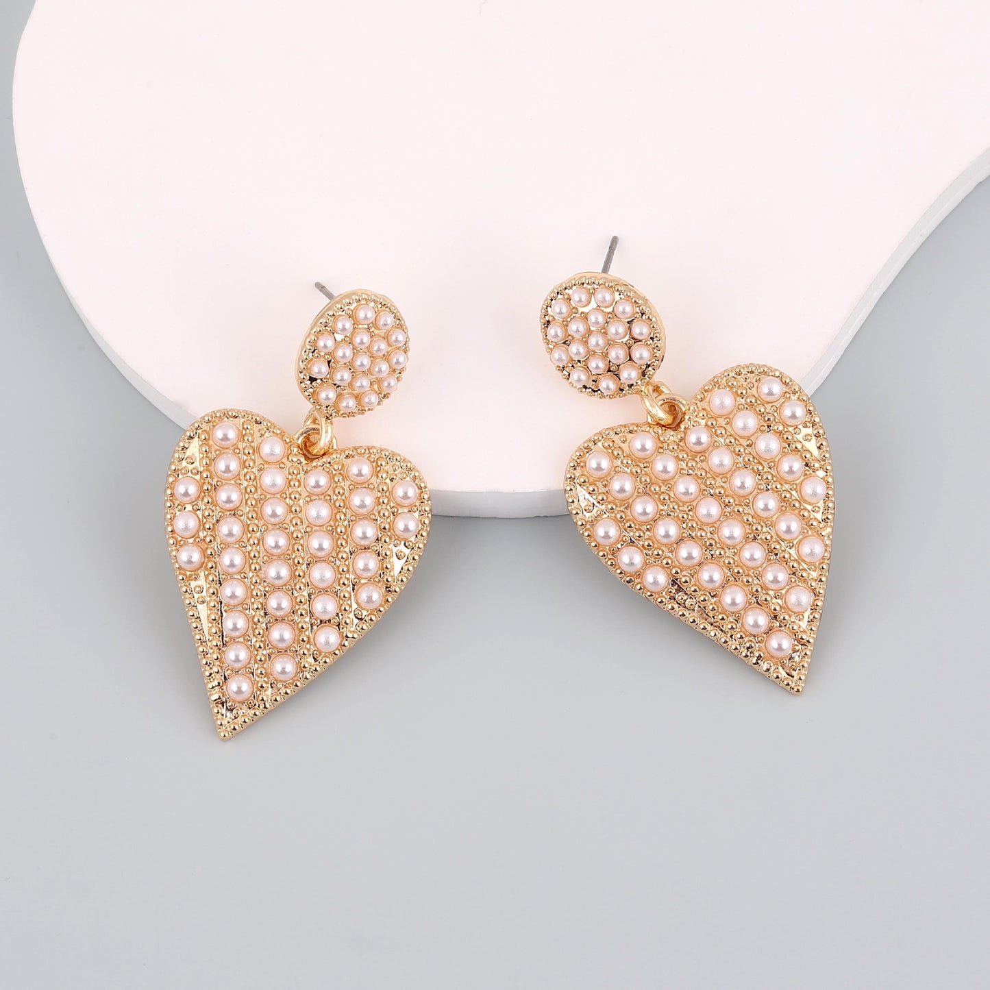 Hurmaava Helmi Korvarengas jokaiseen tilaisuuteen