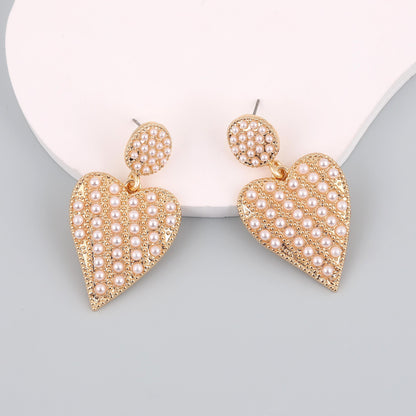 Hurmaava Helmi Korvarengas jokaiseen tilaisuuteen