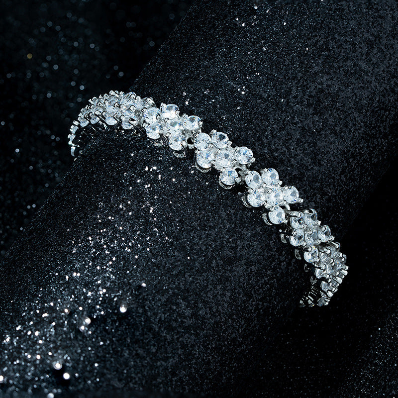 Klassinen Rannekoru ajattomalla viehätyksellä