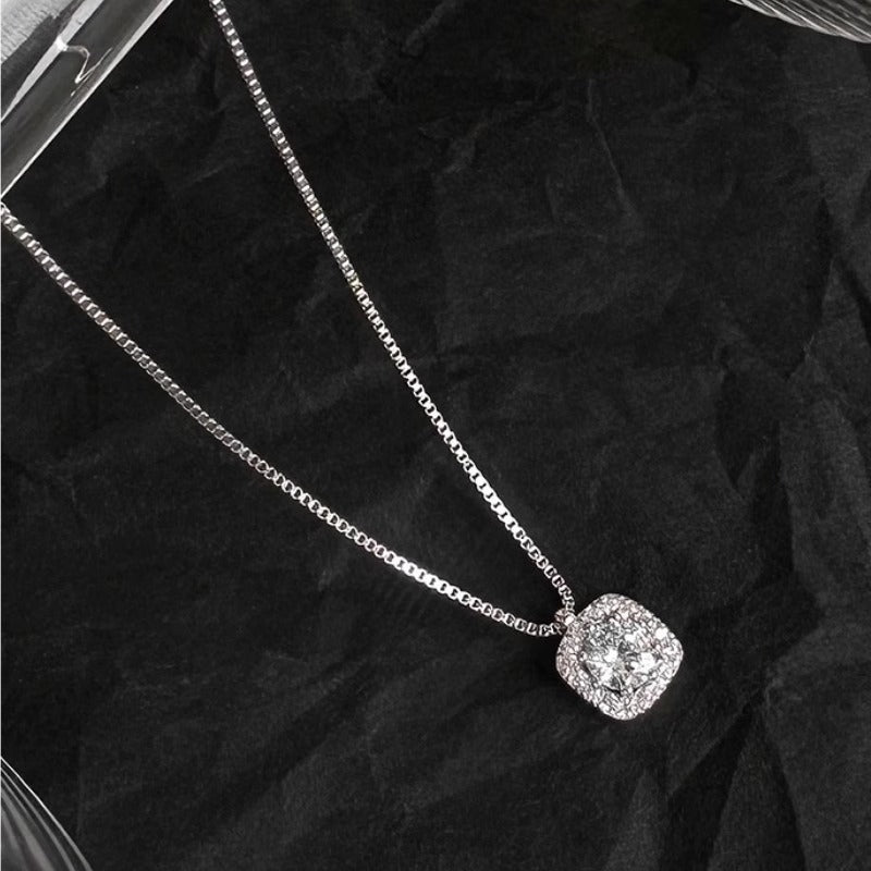 Herkkä käsityö Kaulakoru