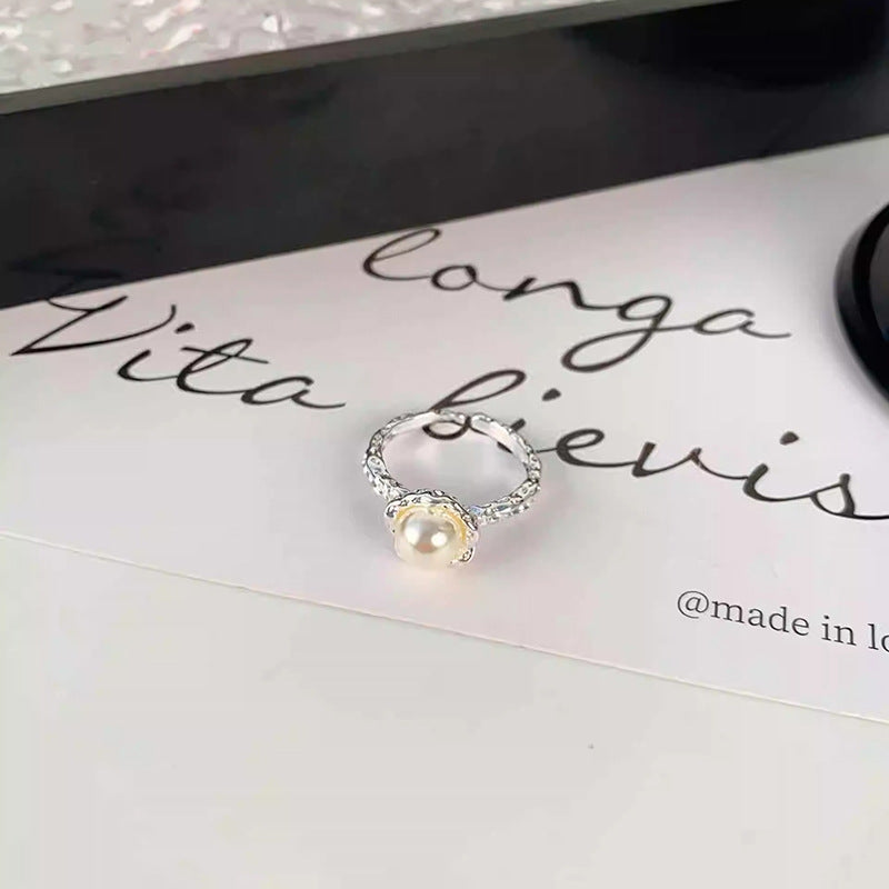 Klassinen Sormus ajattomalla viehätyksellä