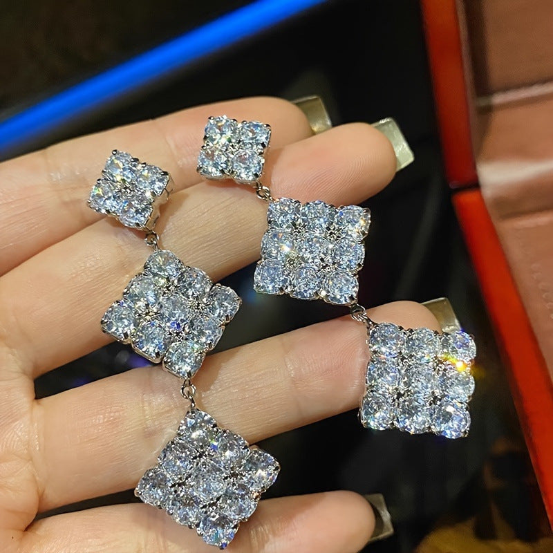 Hurmaava Korvarengas jokaiseen tilaisuuteen