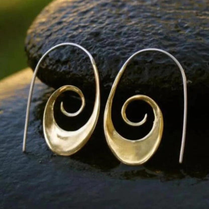 Klassinen Sormus ajattomalla viehätyksellä