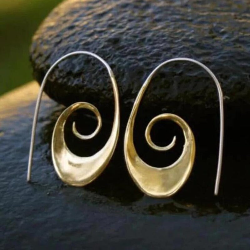 Klassinen Sormus ajattomalla viehätyksellä