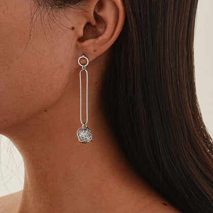 Hurmaava Helmi Korvarengas jokaiseen tilaisuuteen