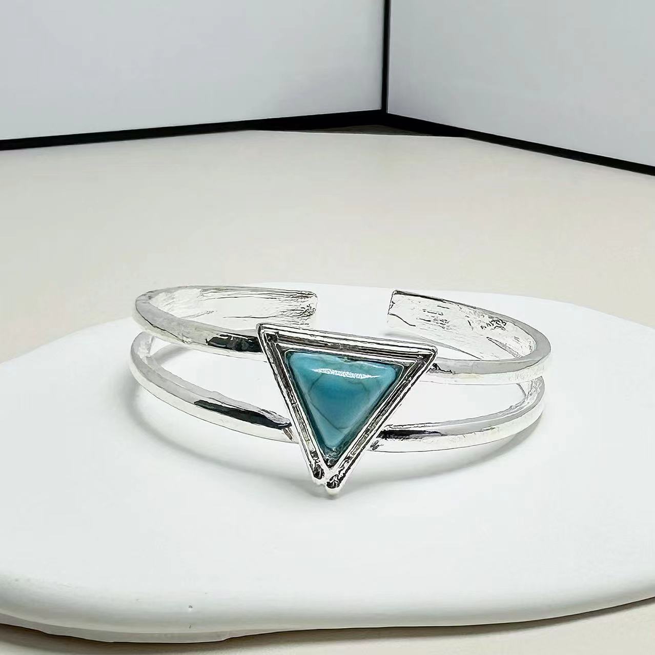 Herkkä käsityö Koru