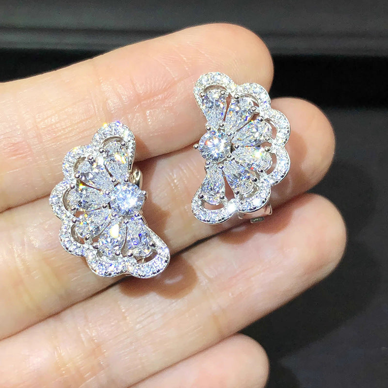 Hurmaava Korvarengas jokaiseen tilaisuuteen