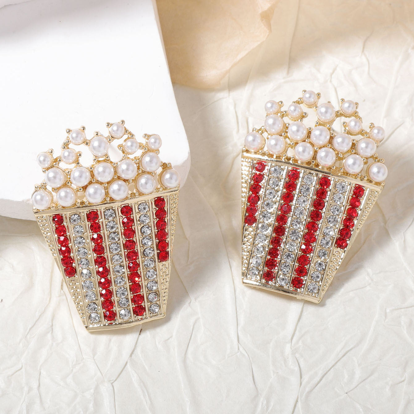 Käsintehty vintage Helmi Korvarengas