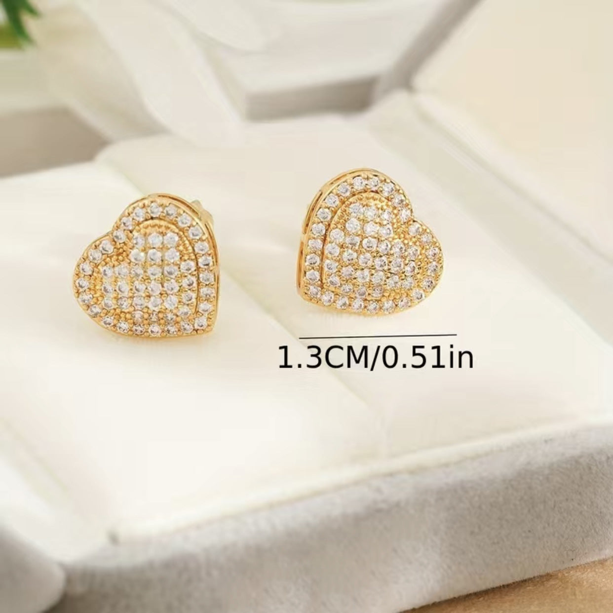 Kaunis Korvarengas ainutlaatuisella tyylillä