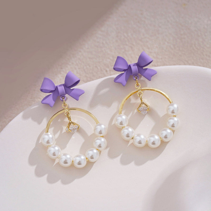 Klassinen Helmi Korvarengas ajattomalla viehätyksellä