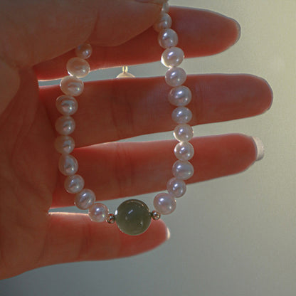 Klassinen Helmi Rannekoru ajattomalla viehätyksellä