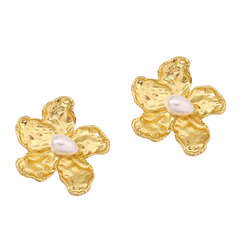 Hurmaava Helmi Korvarengas jokaiseen tilaisuuteen