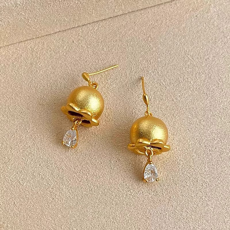 Hurmaava Kulta Korvarengas jokaiseen tilaisuuteen