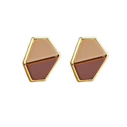 Kaunis Korvarengas ainutlaatuisella tyylillä