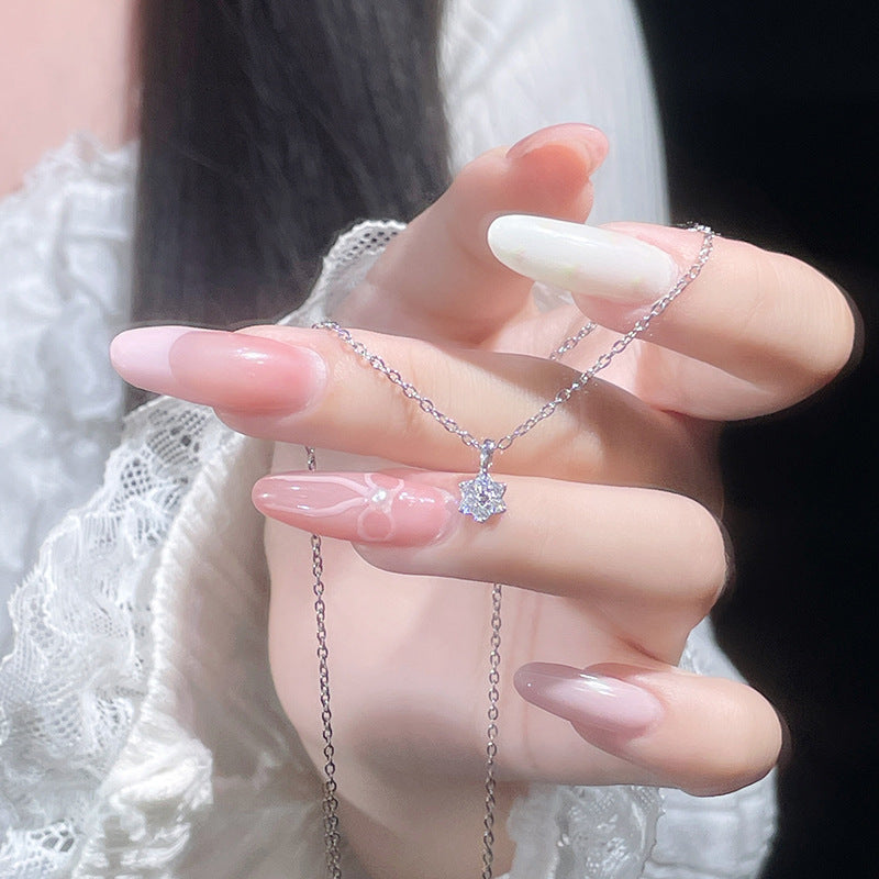 Klassinen Kaulakoru ajattomalla viehätyksellä