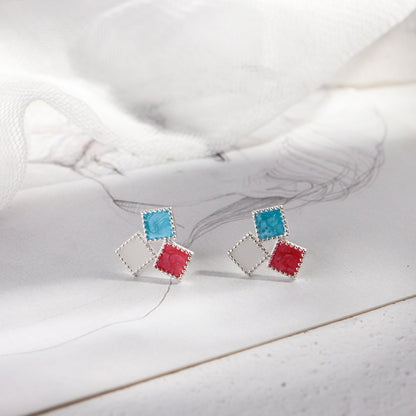 Kaunis Korvarengas ainutlaatuisella tyylillä