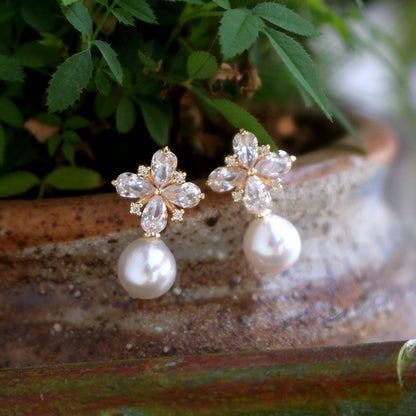 Käsintehty vintage Helmi Korvarengas